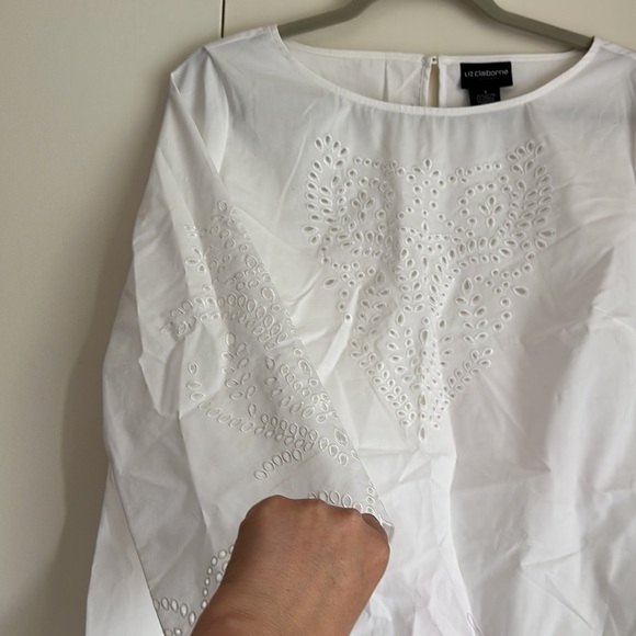 White blouse - Picture 2 of 4